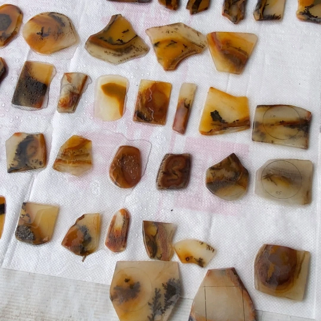 石英质玉（黄龙玉）合金颈饰