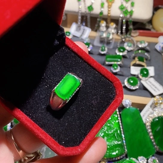 翡翠未镶嵌戒指戒指