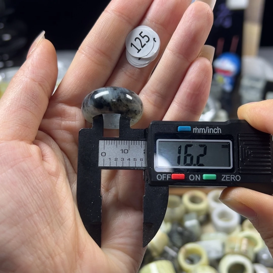 蛇纹石玉未镶嵌戒指