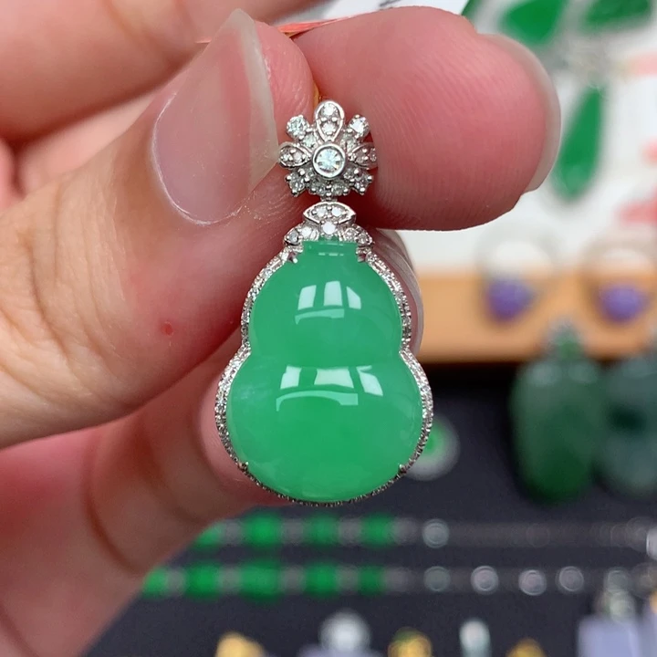 颈饰18K金镶嵌翡翠翡翠