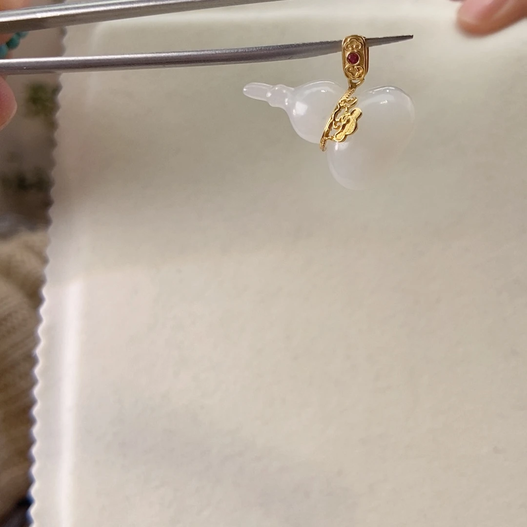 和田玉（子料）颈饰18K金镶嵌葫芦