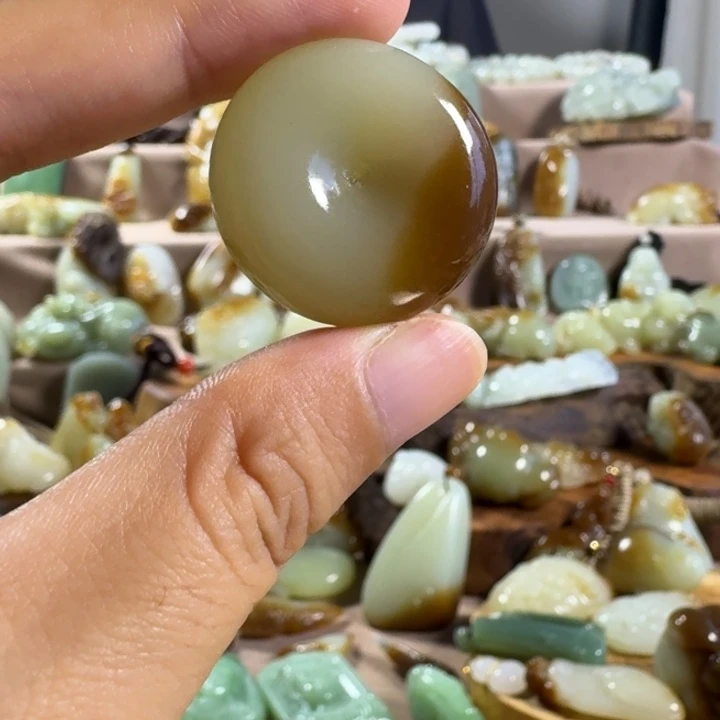 和田玉（糖玉）未镶嵌颈饰