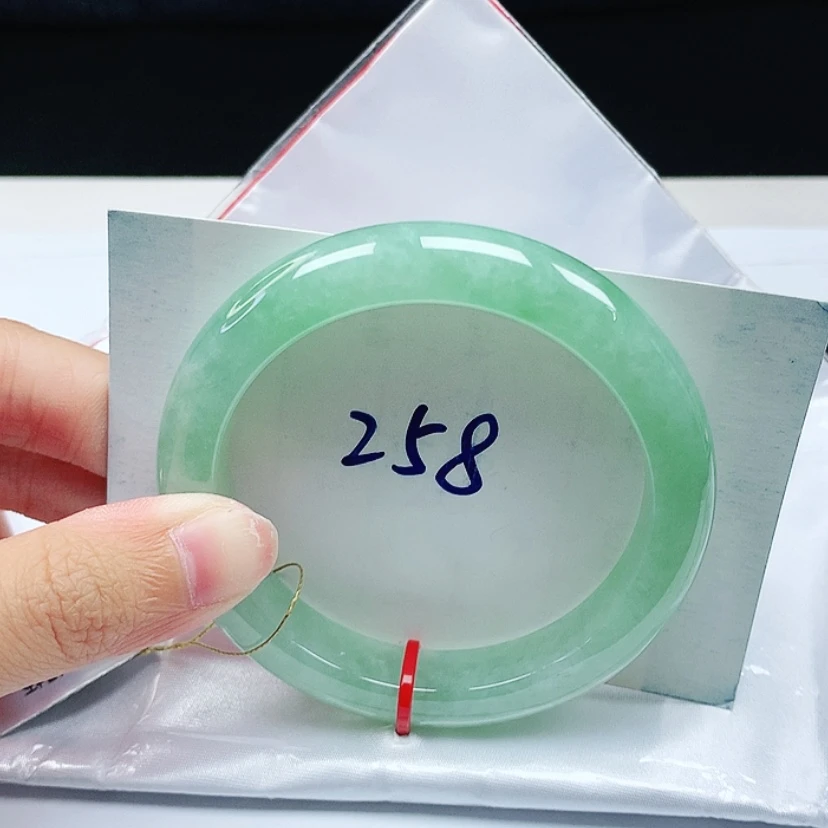 【闪购商品】翡翠手镯未镶嵌54.8圈