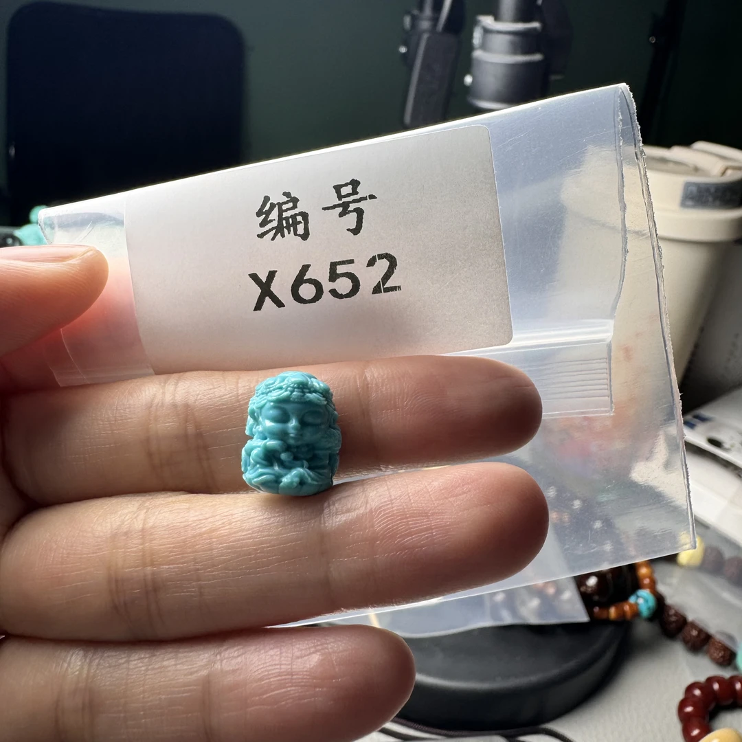 天然原矿绿松石雕刻