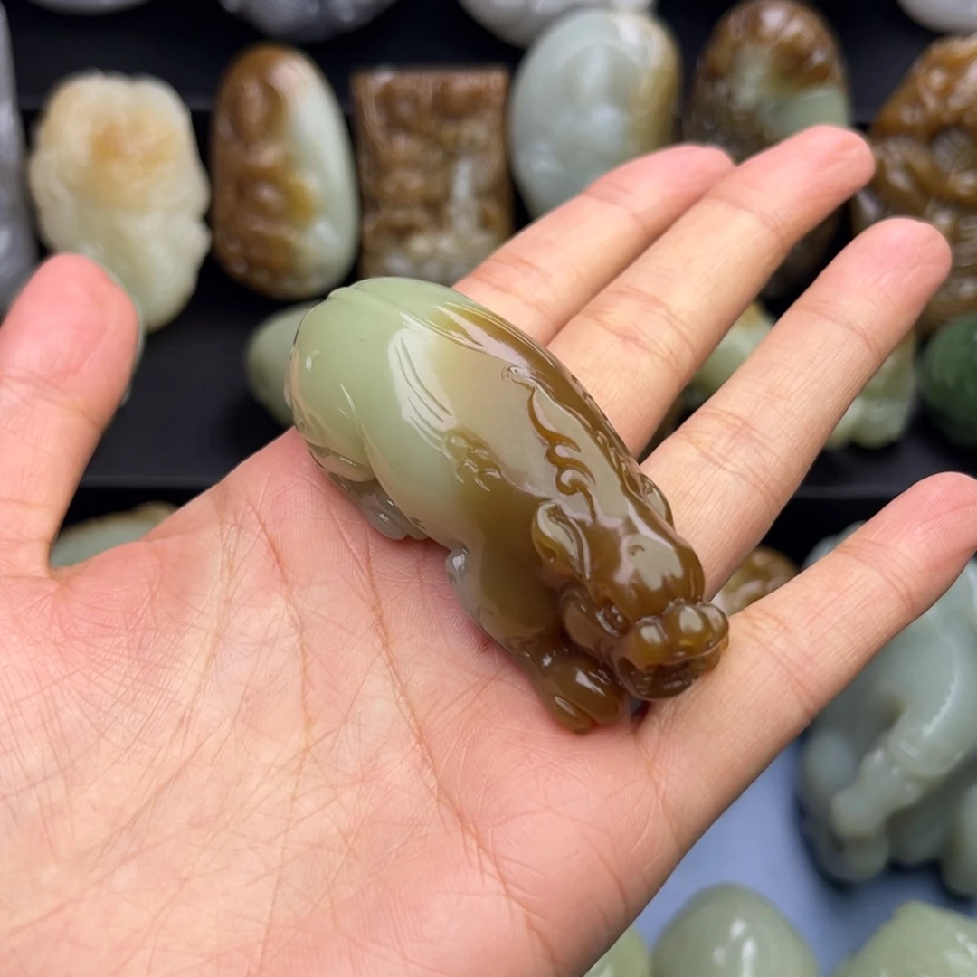 刘***柱和田玉未镶嵌把件