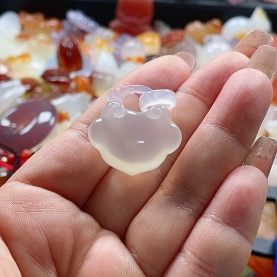 玛瑙/玉髓颈饰未镶嵌马*