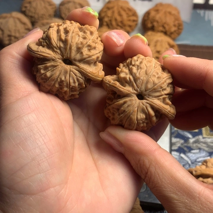吊坠文玩核桃给****?血麒麟