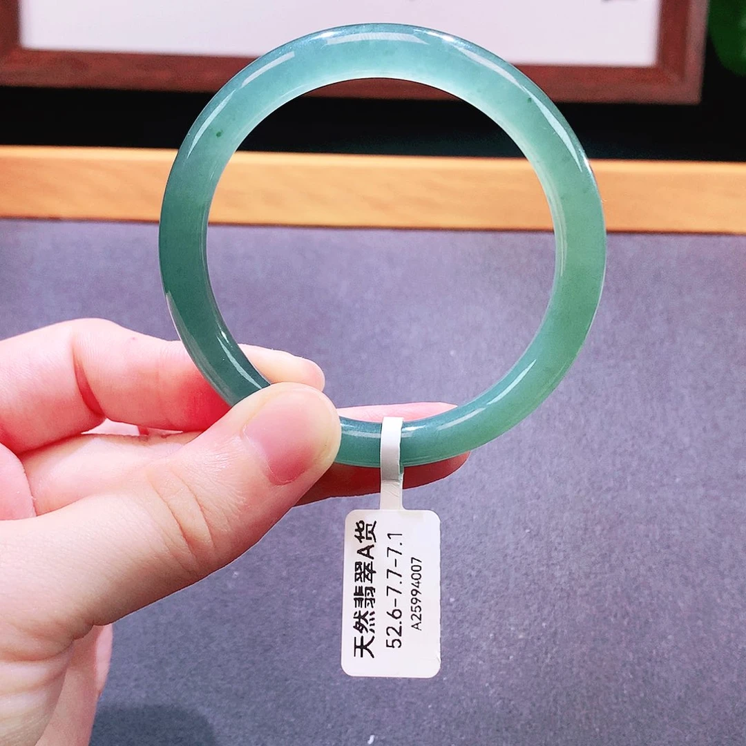 翡翠手镯未镶嵌天然翡翠