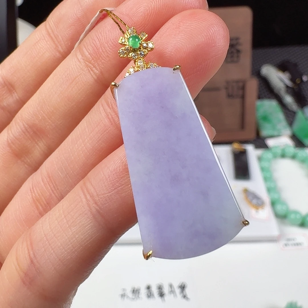 翡翠18K金镶嵌颈饰