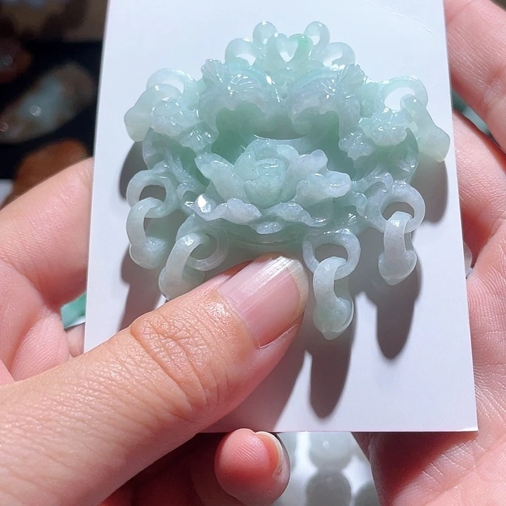 翡翠未镶嵌颈饰天