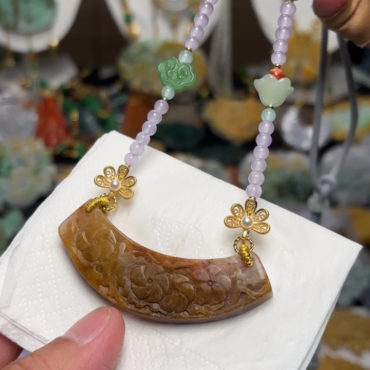 翡翠颈饰未镶嵌吊坠