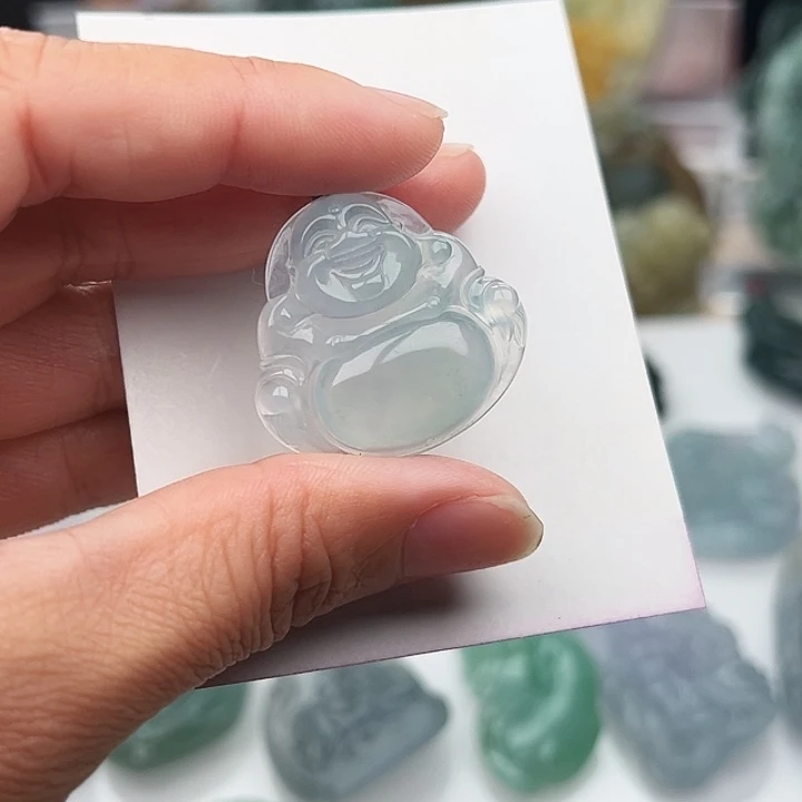 翡翠未镶嵌颈饰佛公