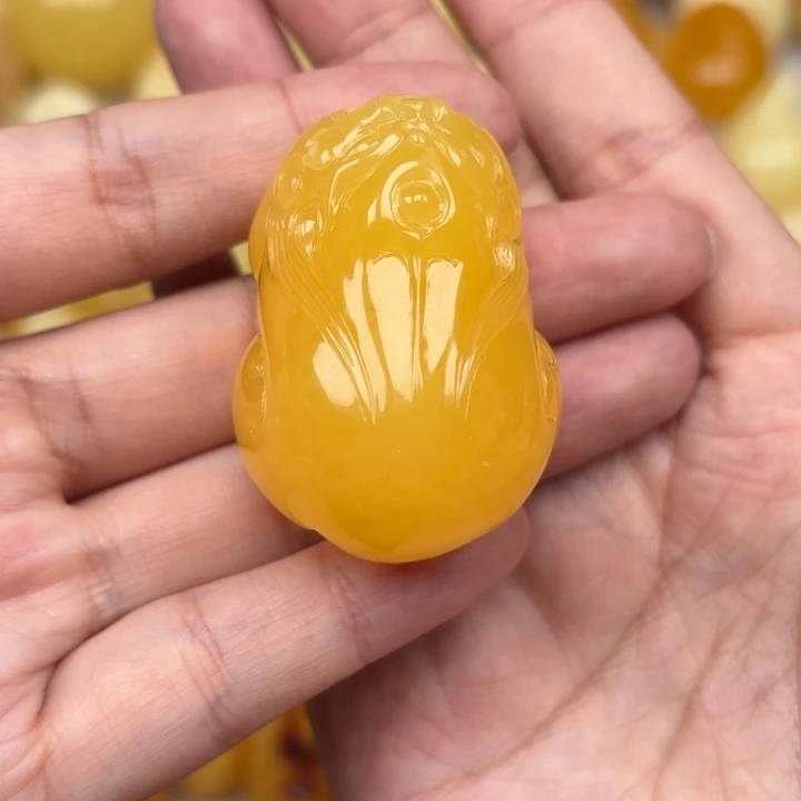 琥珀未镶嵌颈饰蜜蜡