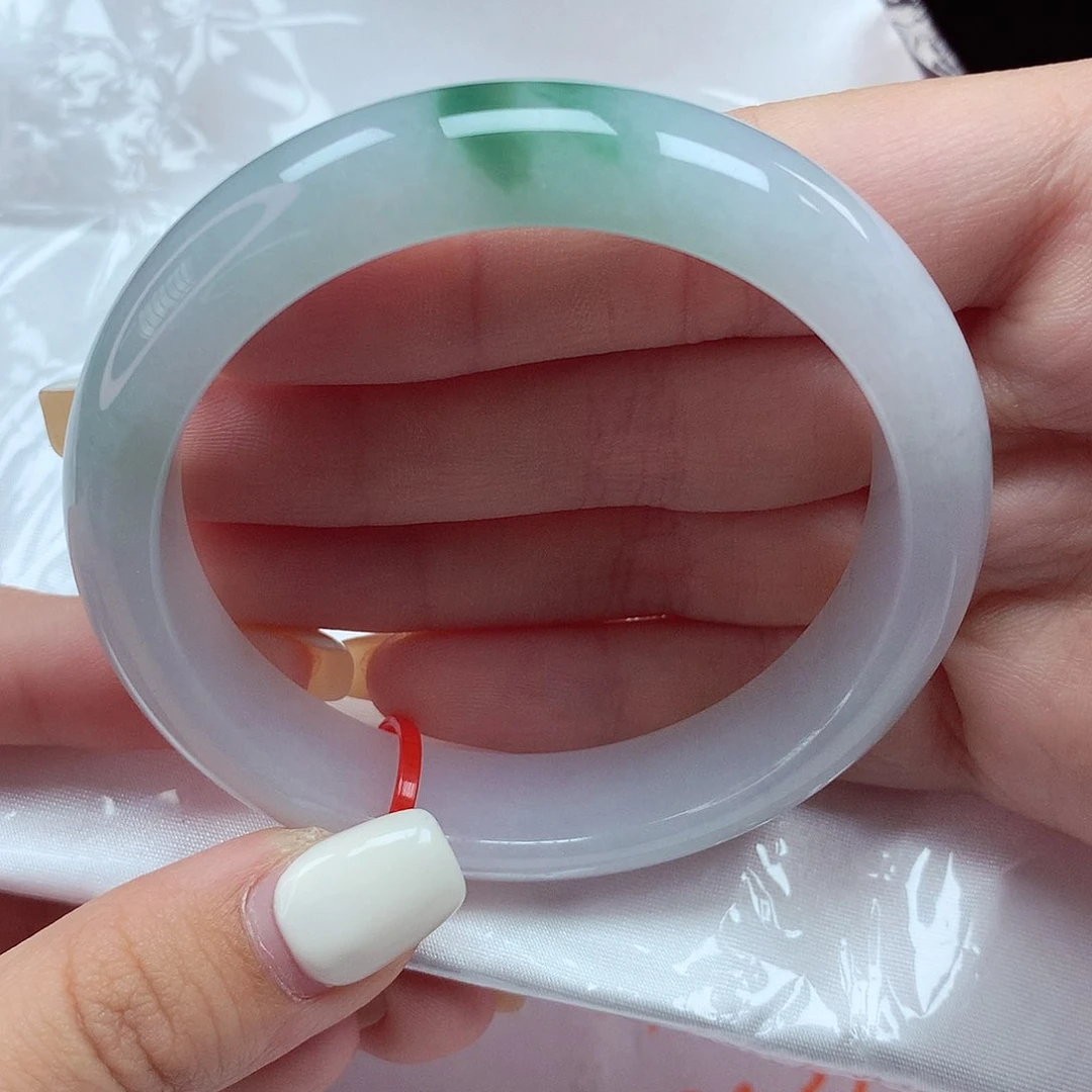 翡翠手镯（贵妃镯）未镶嵌56圈