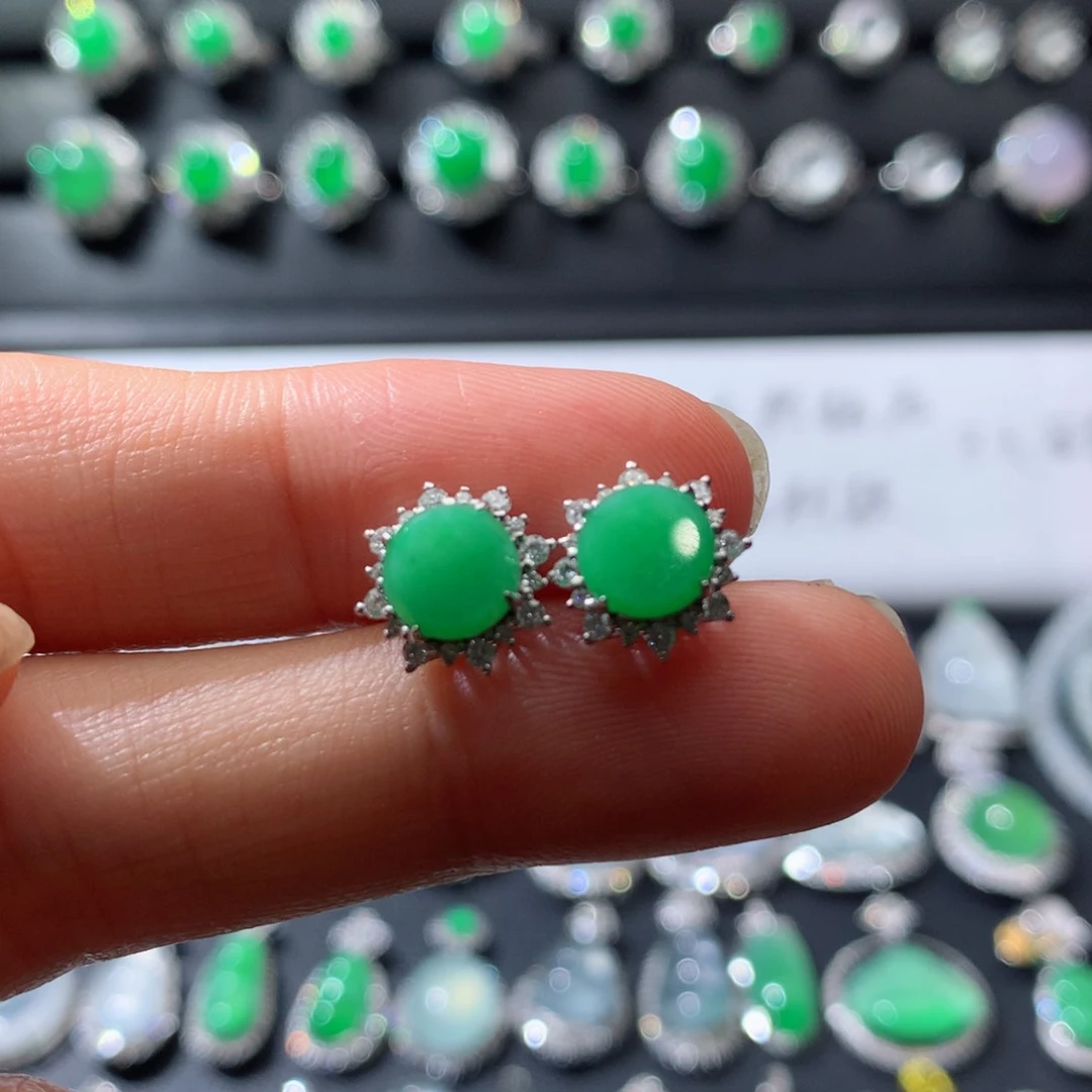 18K金镶嵌翡翠耳饰