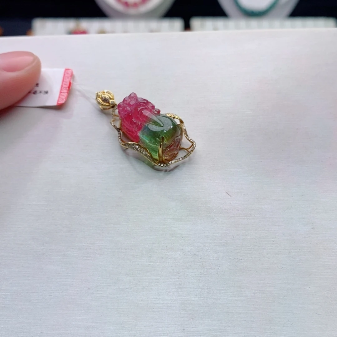 18K金镶嵌西瓜貔貅吊坠m碧玺
