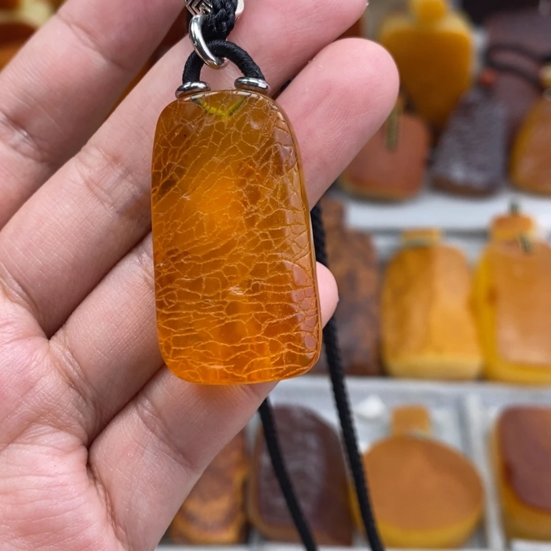 琥珀吊坠(赠链)未镶嵌