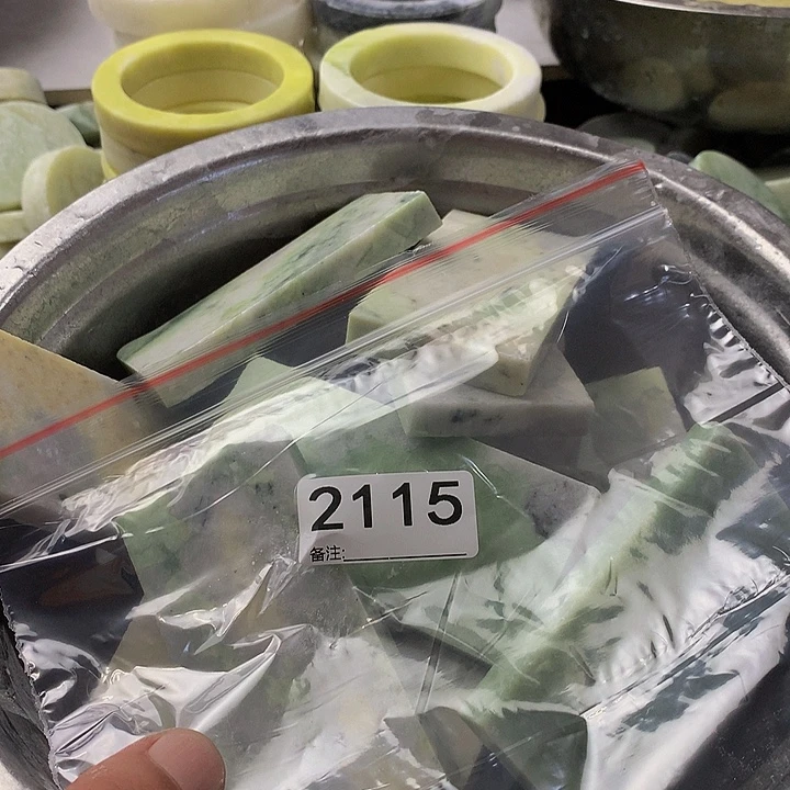 红***3蛇纹石玉未镶嵌手镯