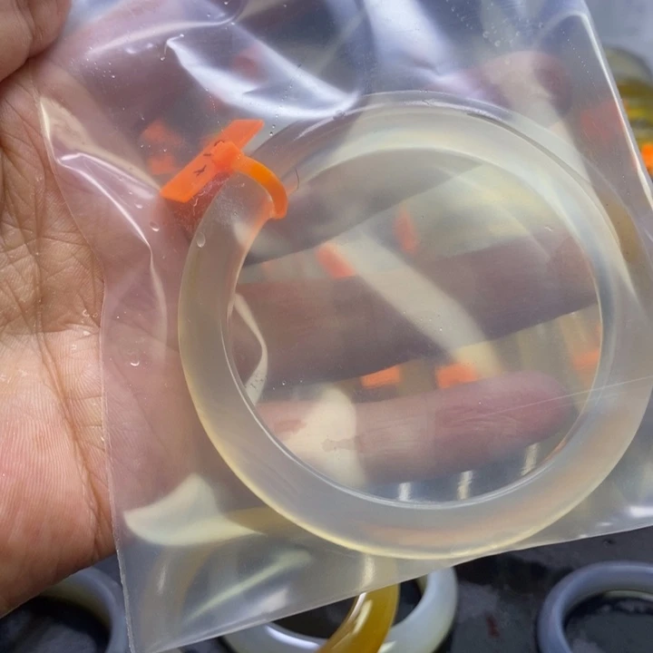 桃****玛瑙/玉髓手镯未镶嵌