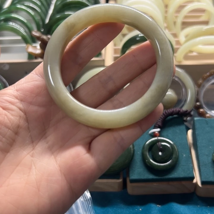 和田玉手镯未镶嵌57.6圈围1246