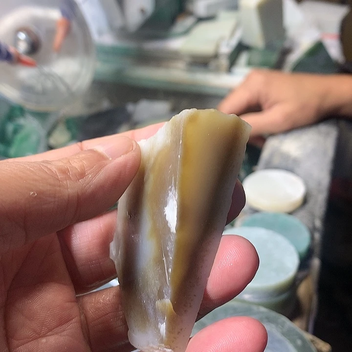 颈饰未镶嵌和田玉(糖玉)