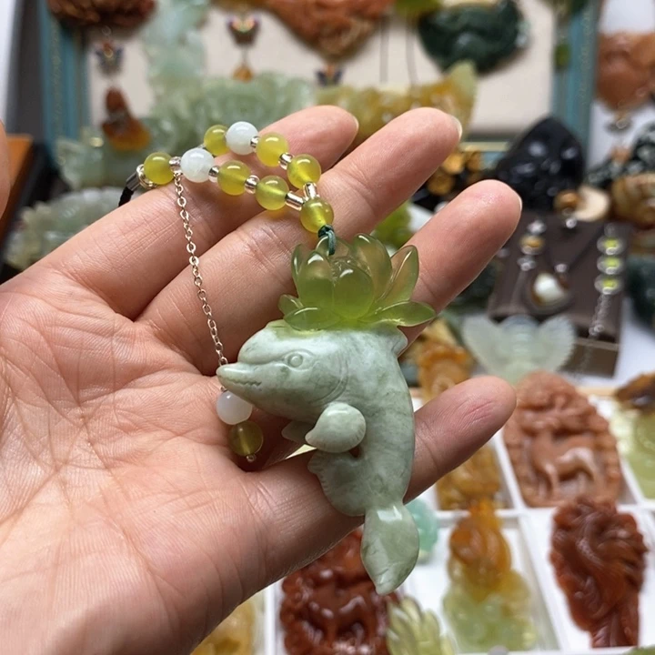 蛇纹石玉未镶嵌颈饰