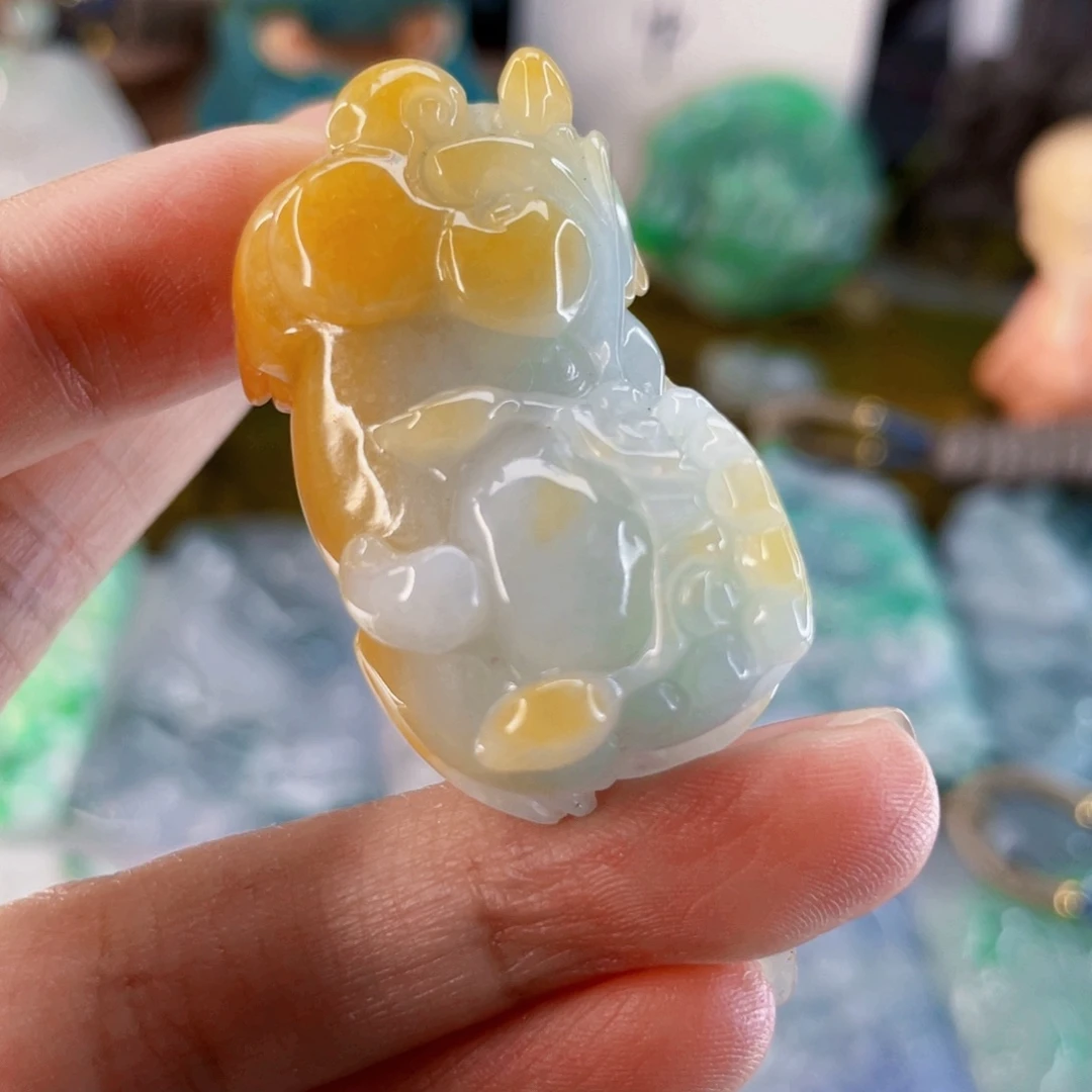 翡翠未镶嵌颈饰貔貅