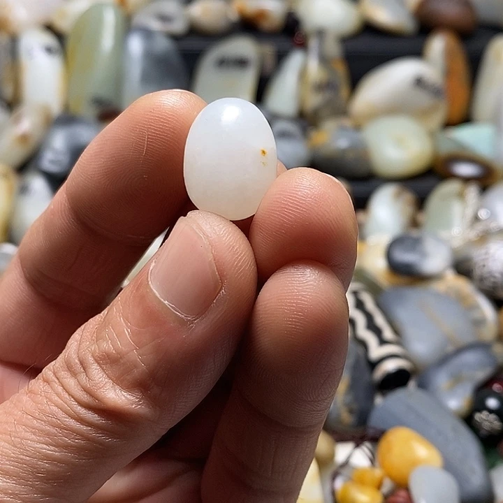 和田玉未镶嵌颈饰吊坠