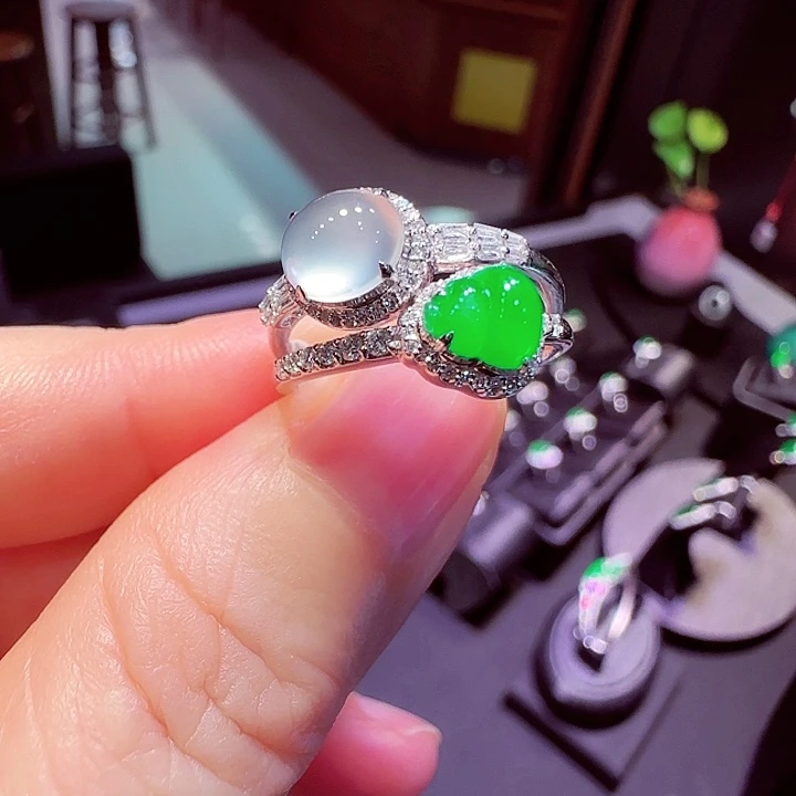 18K金镶嵌戒指翡翠戒指