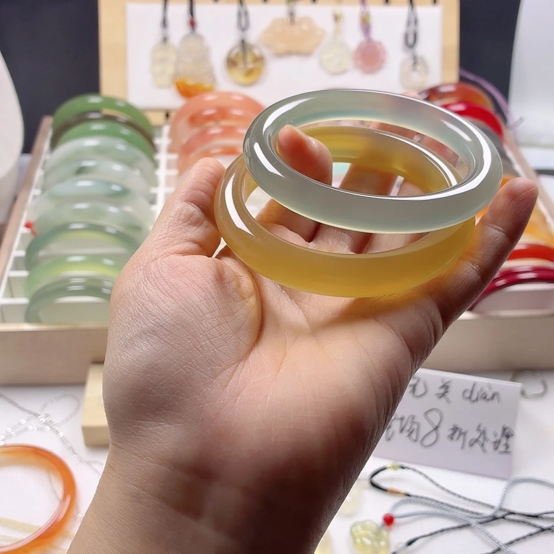 桃****玛瑙/玉髓未镶嵌手镯