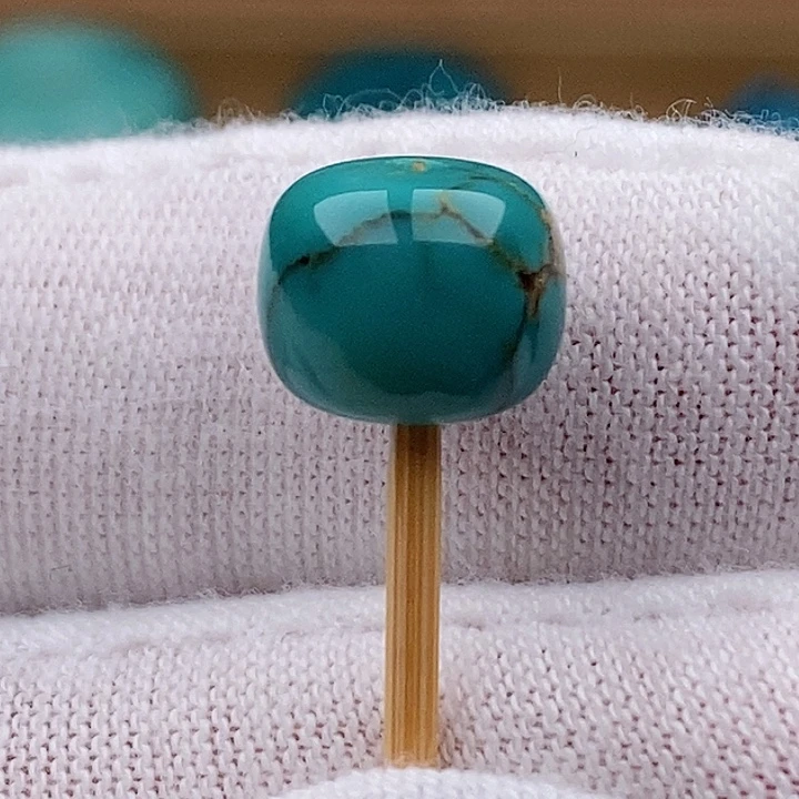 绿松石未镶嵌珠宝奇石9