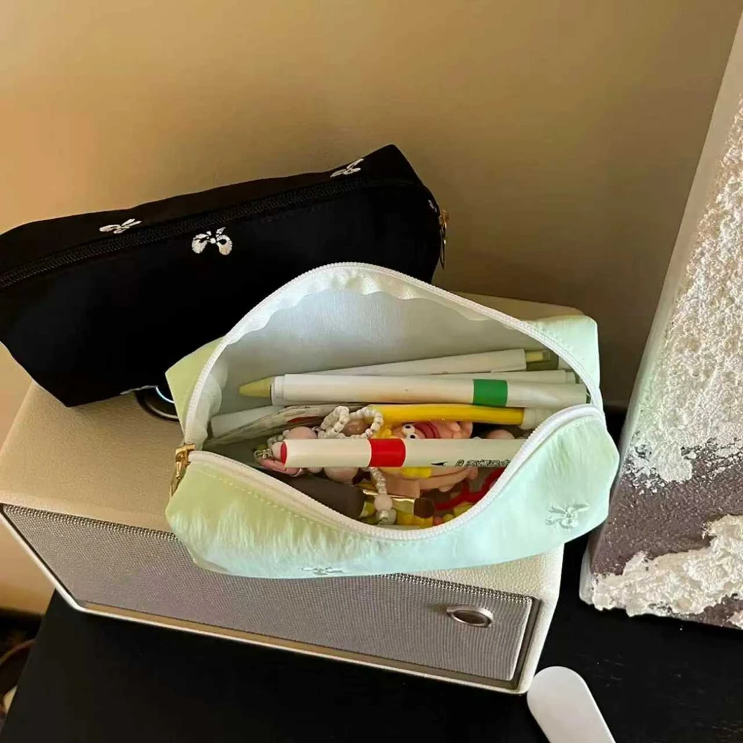 韩系ins风笔袋可爱收纳文具袋学生大容量便携高颜值简约铅笔袋