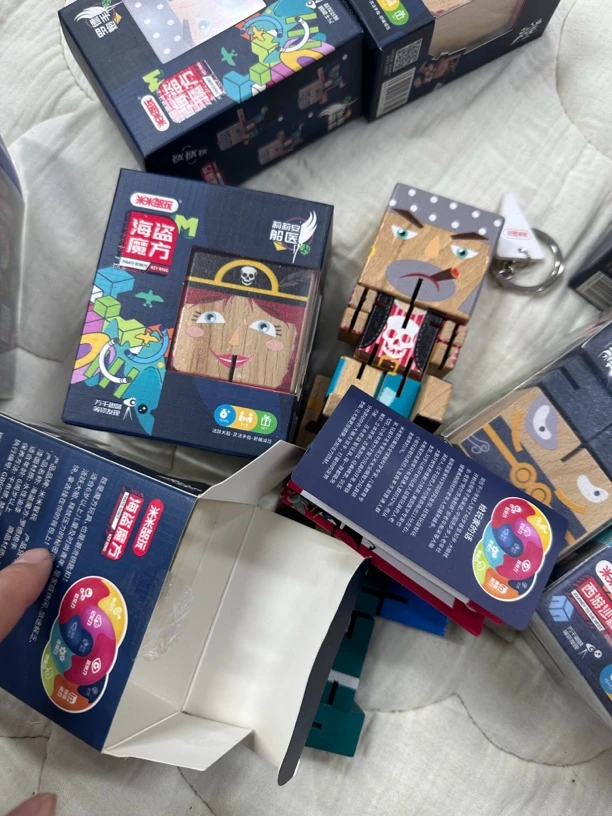 木质儿童玩具两个随机