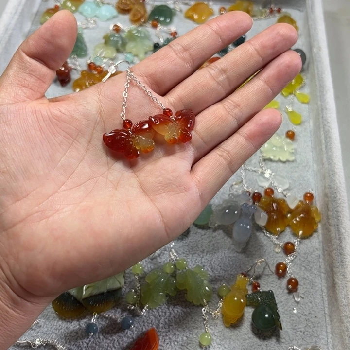 蛇纹石玉合金耳饰