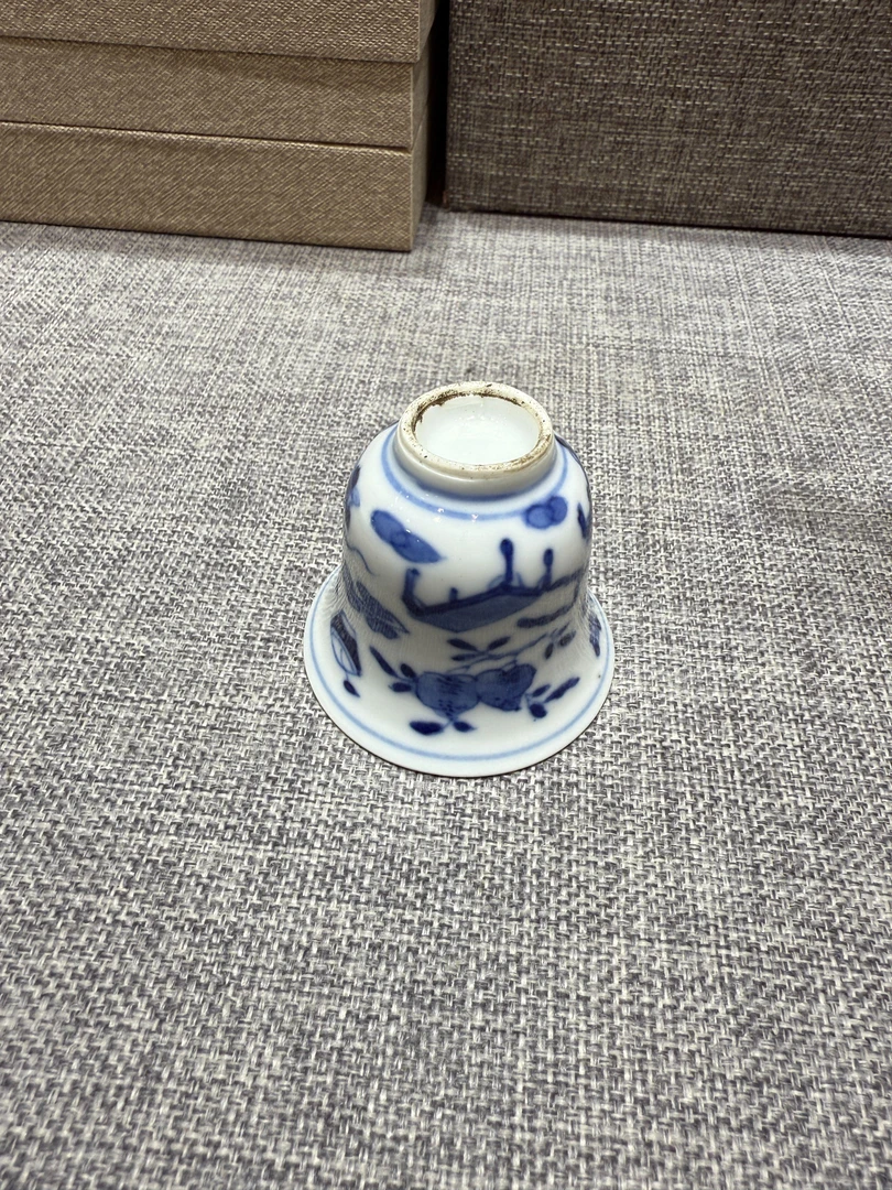 青花博古纹铃铛杯