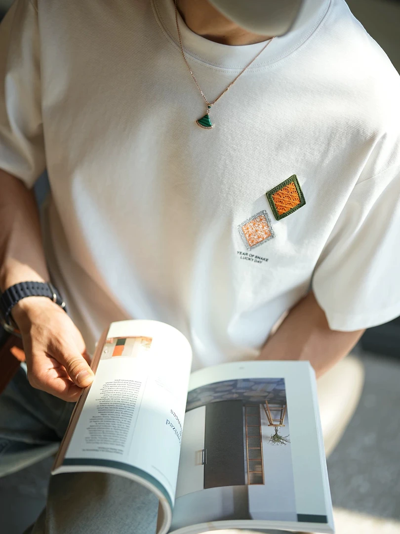 日系复古几何图形刺绣白色圆领短袖T恤男生夏季潮流简约百搭t恤