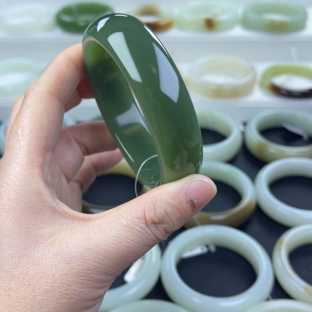 和田玉未镶嵌手镯