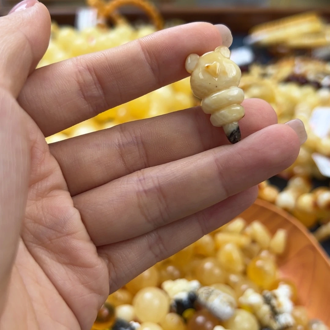 未镶嵌琥珀珠宝奇石