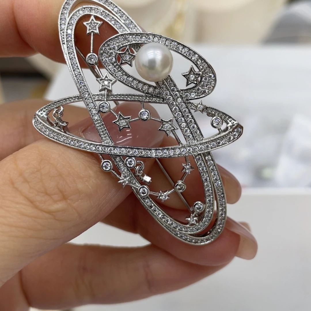 海水珍珠合金胸饰