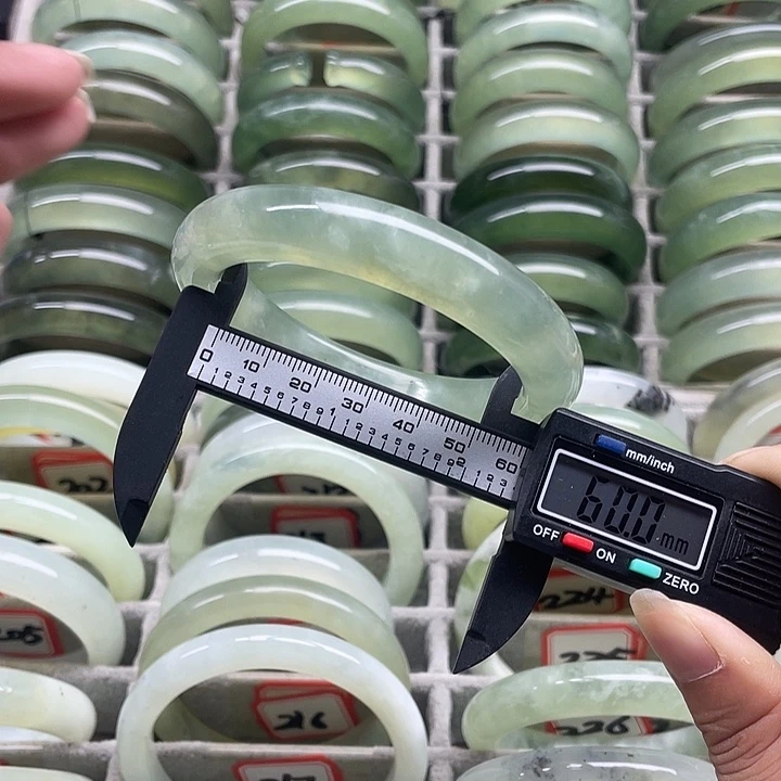 蛇纹石玉未镶嵌手镯220