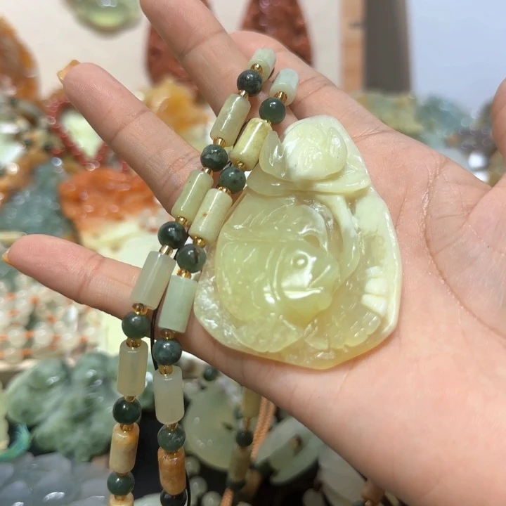 蛇纹石玉未镶嵌吊坠