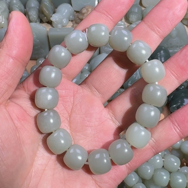 L***3和田玉未镶嵌颈饰