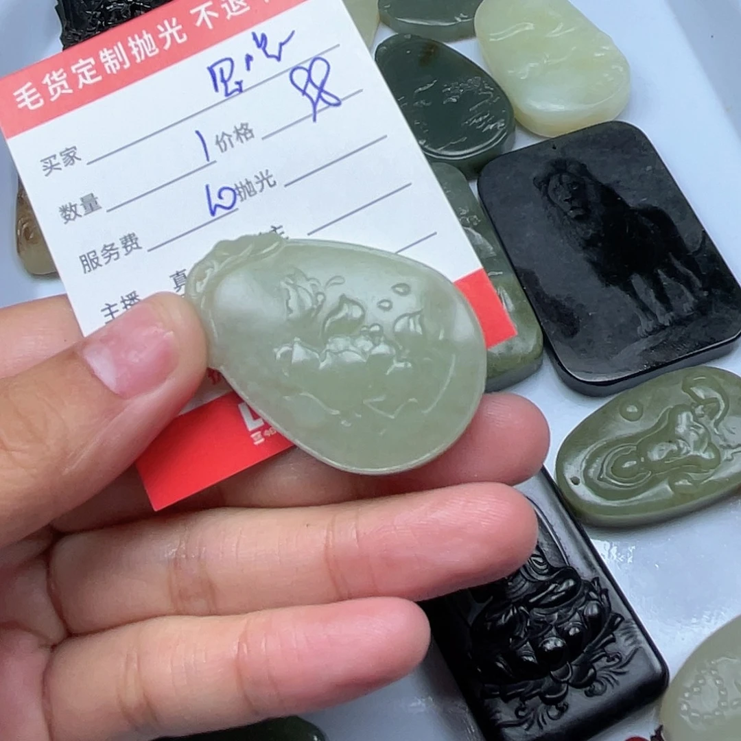 恩***i颈饰未镶嵌和田玉（糖玉）是