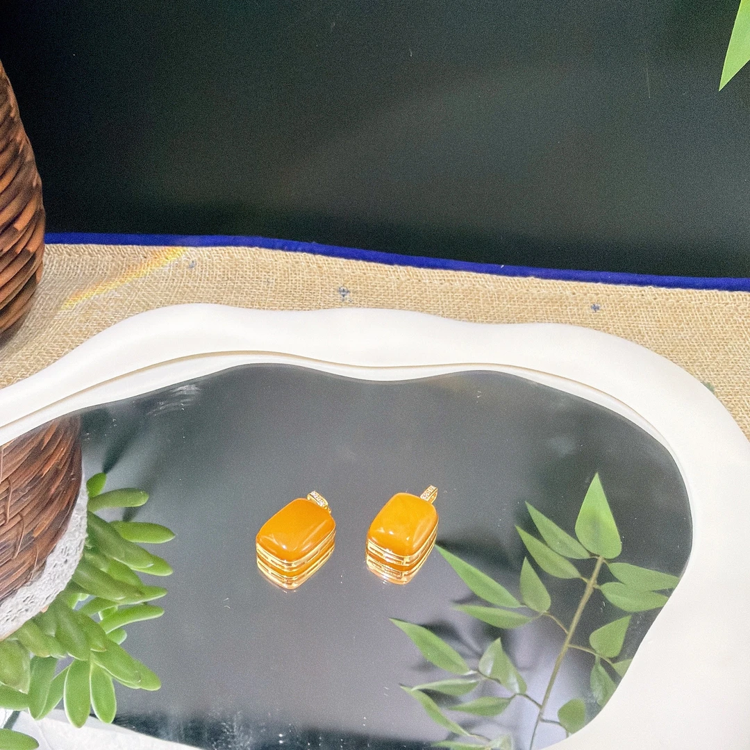 s890天然蜜蜡吊坠 925银镶嵌  多样性发一件