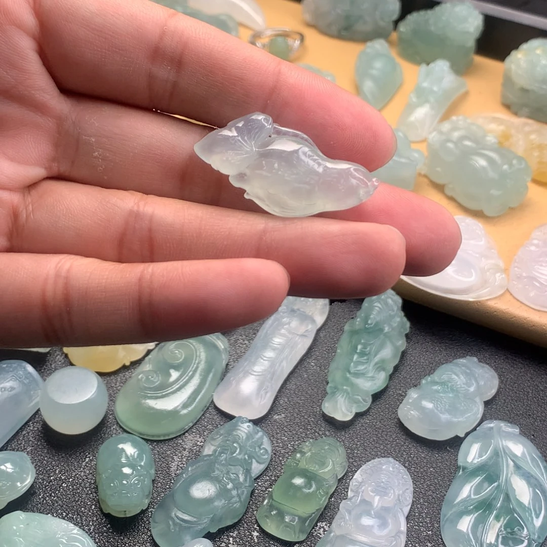 颈饰未镶嵌翡翠挂件