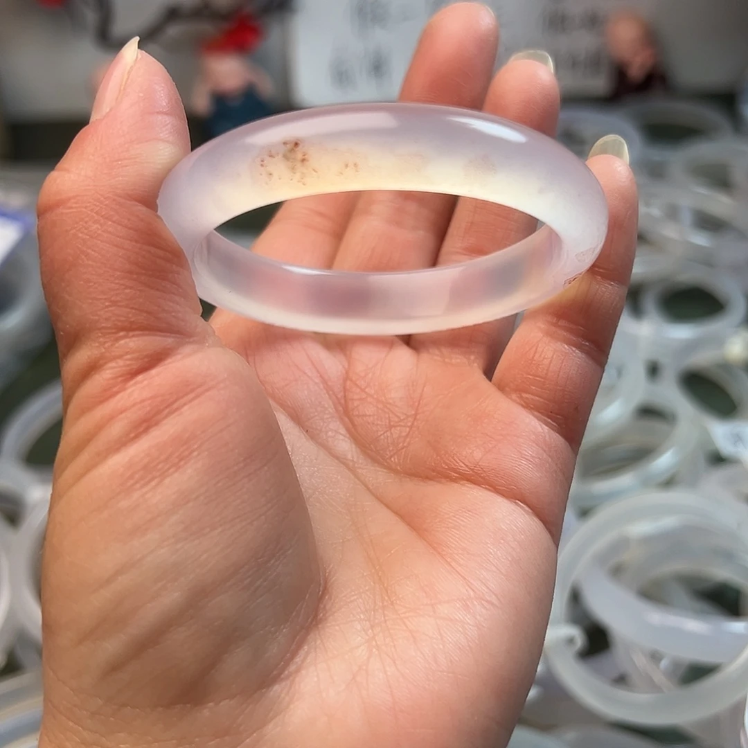 何***希玛瑙/玉髓未镶嵌手镯