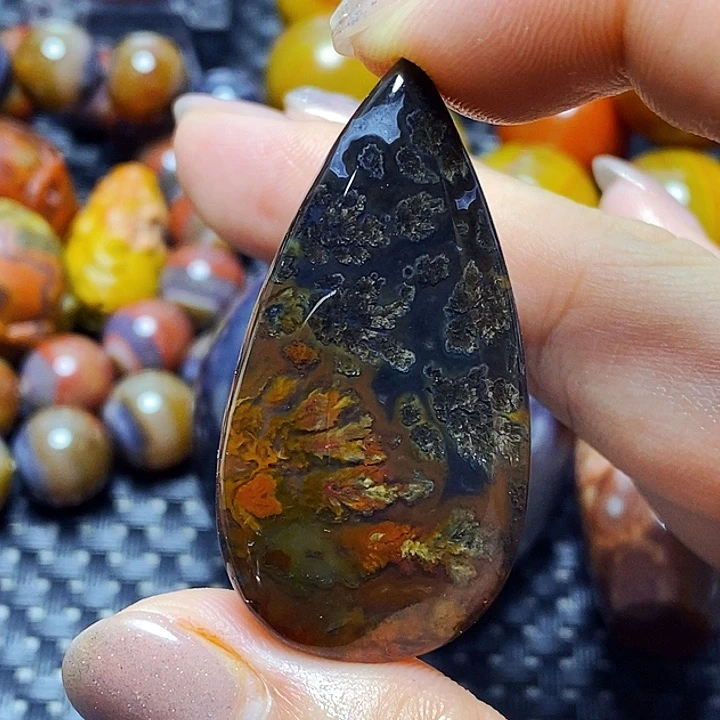 玛瑙/玉髓颈饰未镶嵌七***狼