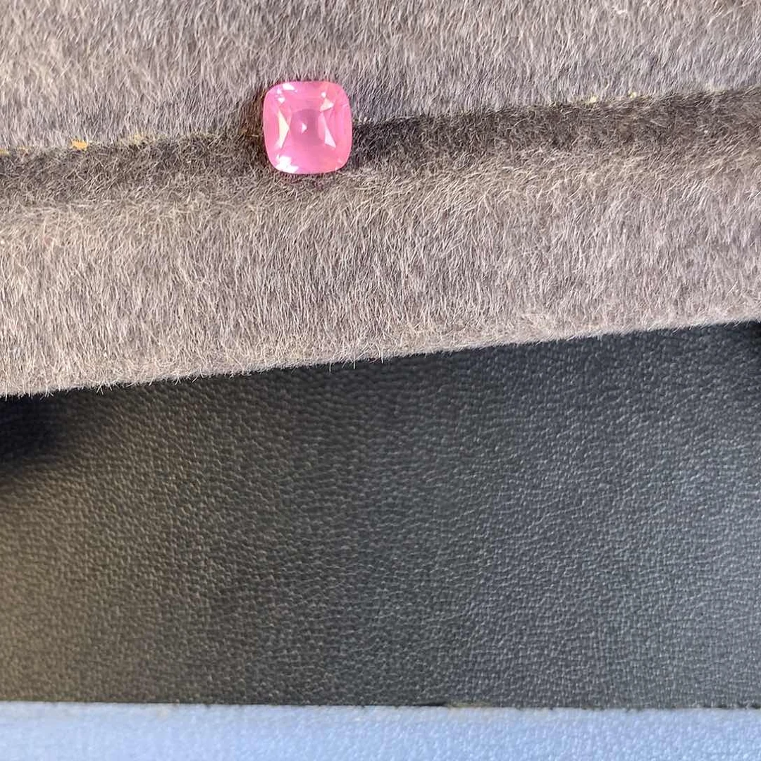 裸石未镶嵌尖晶石1.55 天鹅绒 马哼盖