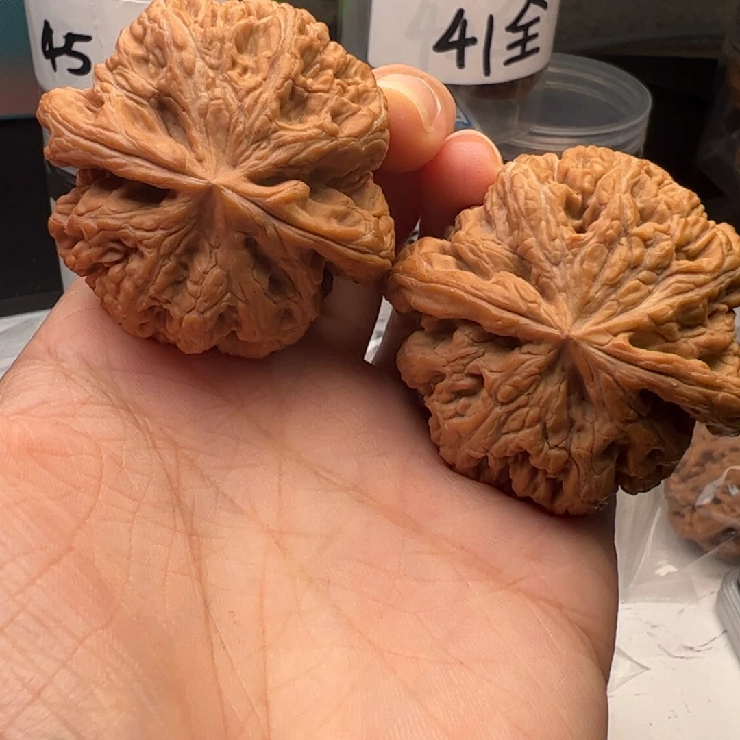 浮***夸文玩核桃吊坠粗筋