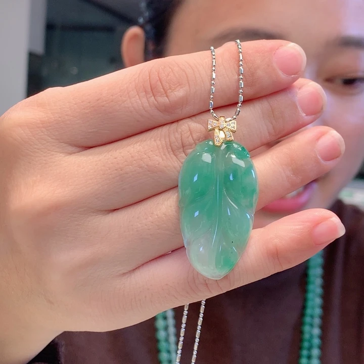 石英质玉未镶嵌颈饰